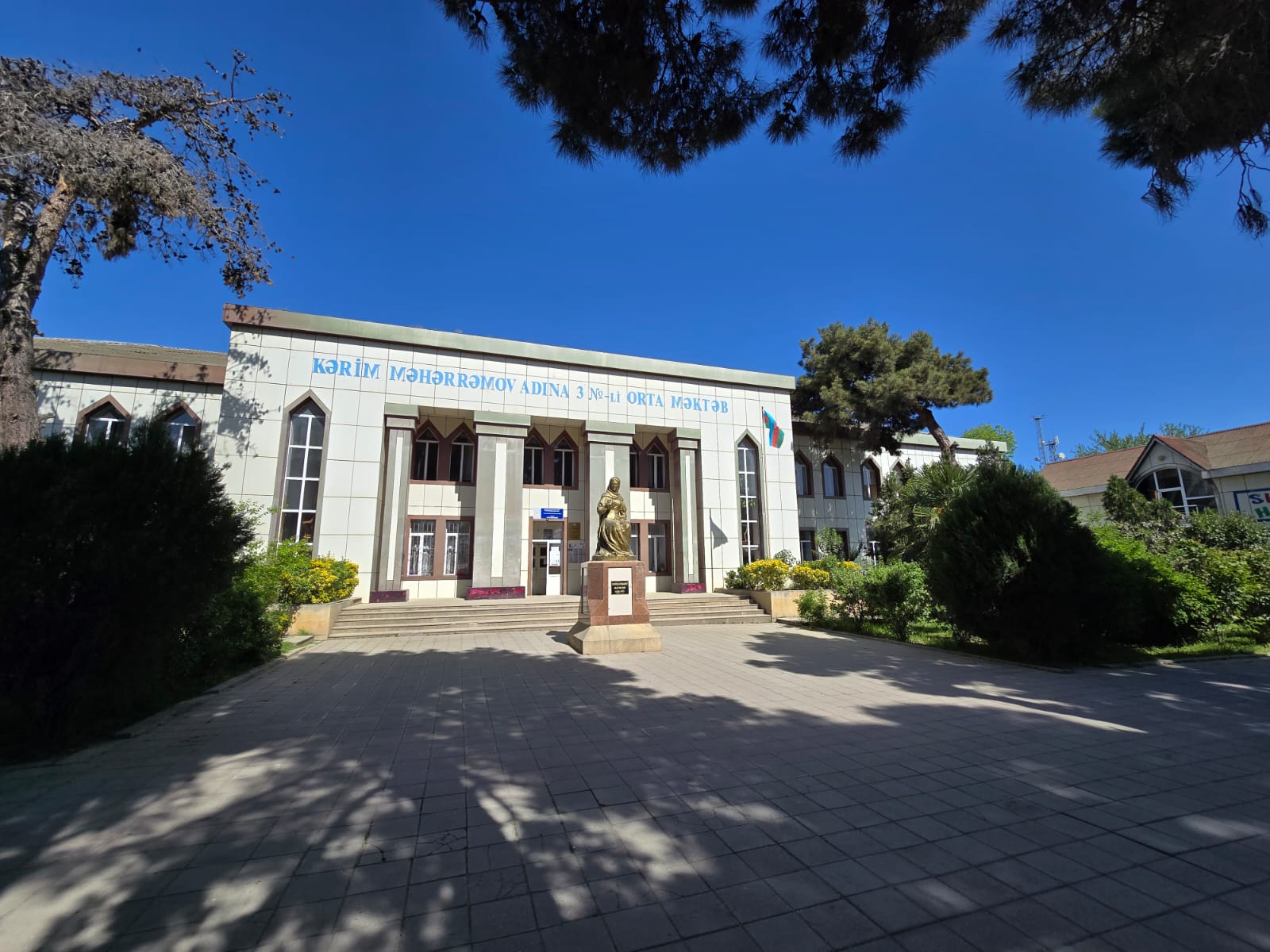 Xaçmaz rayonu Xudat şəhər Kərim Məhərrəmov adına 3 nömrəli tam orta məktəb