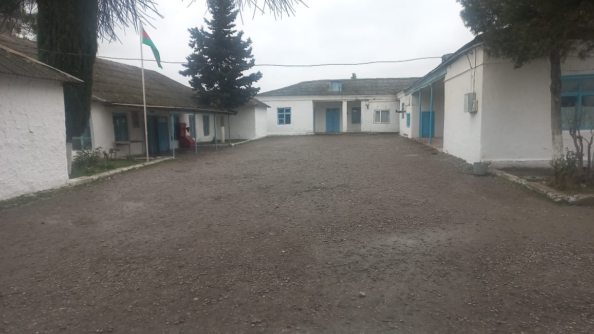 Xaçmaz rayonu Aşağı Zeyid kənd Rövşən Vəliyev adına tam orta məktəb