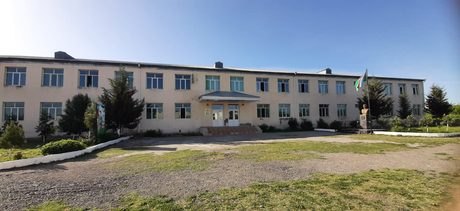 Xaçmaz rayonu Çiləgir kənd Əfqan Yəhyayev adına tam orta məktəb