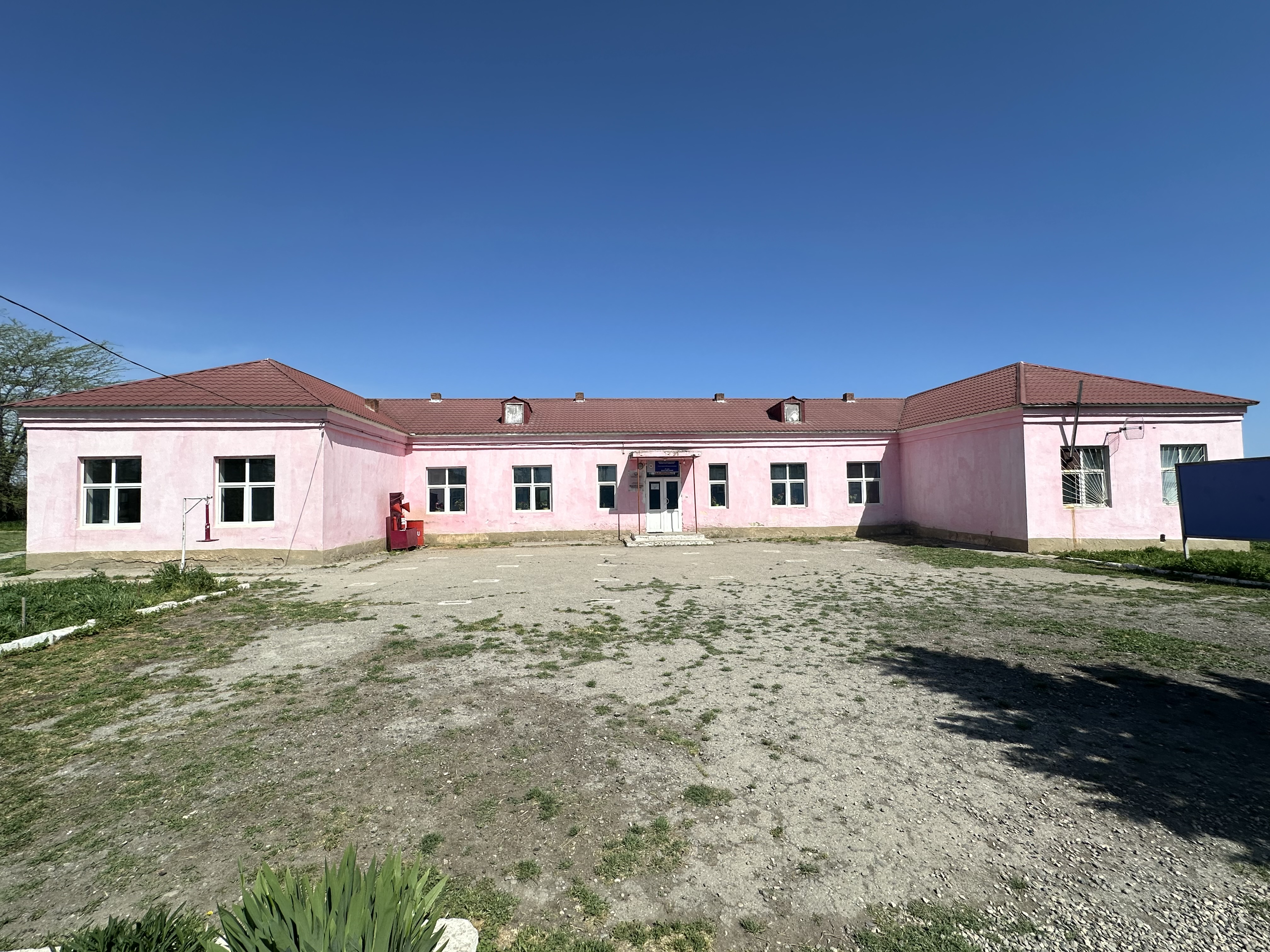 Xaçmaz rayonu Maqsudkənd kənd Ömər Ayatov adına ümumi orta məktəb