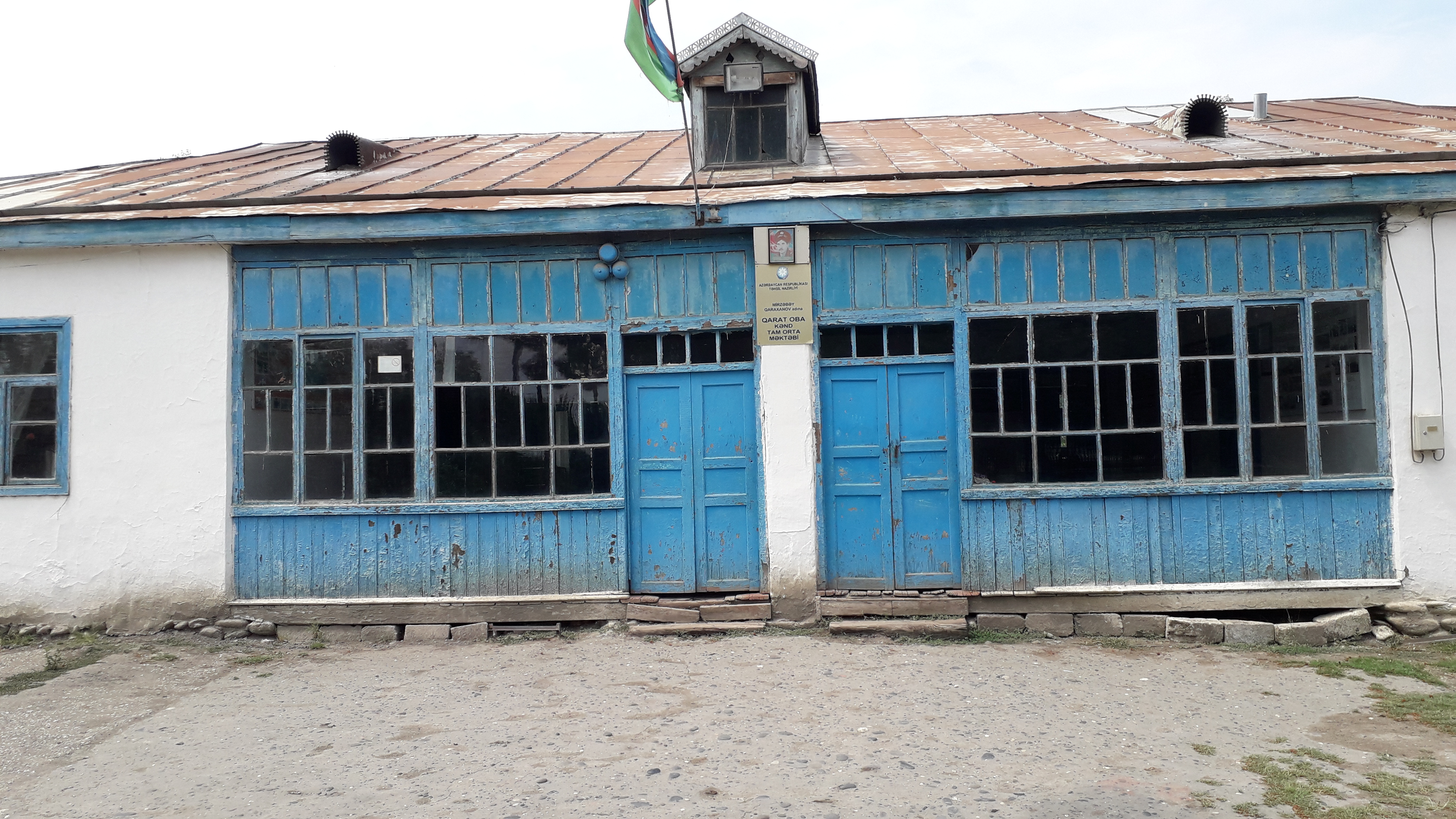 Qusar rayonu M.Qaraxanov adına Qaratoba kənd tam orta məktəb