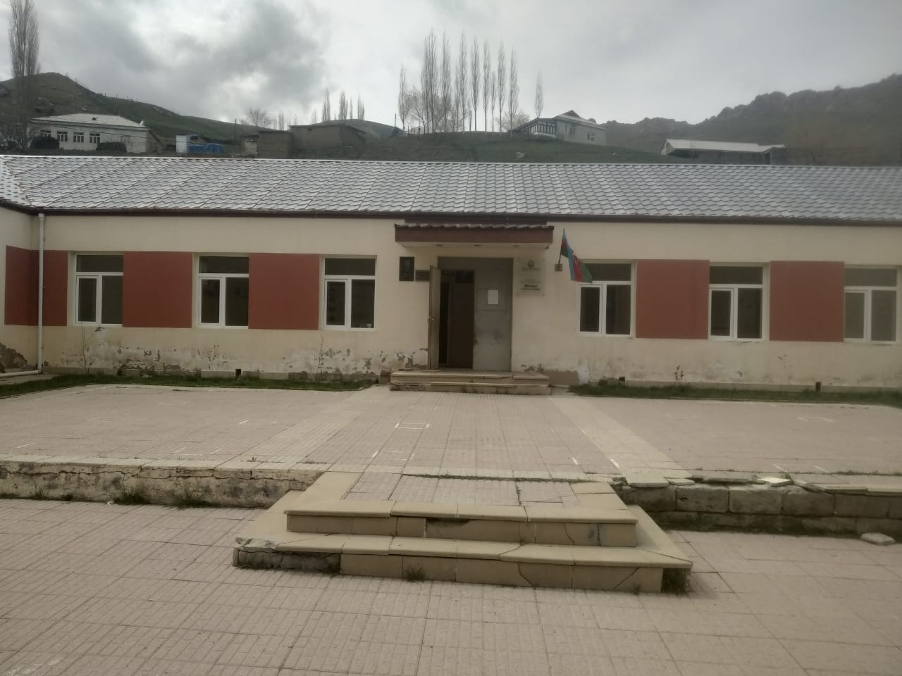 Quba rayonu Əlik kənd Rəhman Mançarov adına ümumi orta məktəb