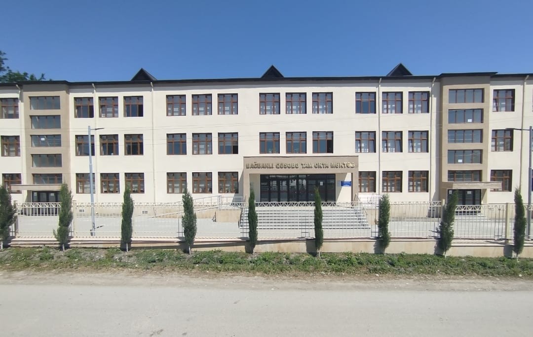 Quba rayon Bağbanlı qəsəbə Rövşən Mütəllimov adına tam orta məktəb