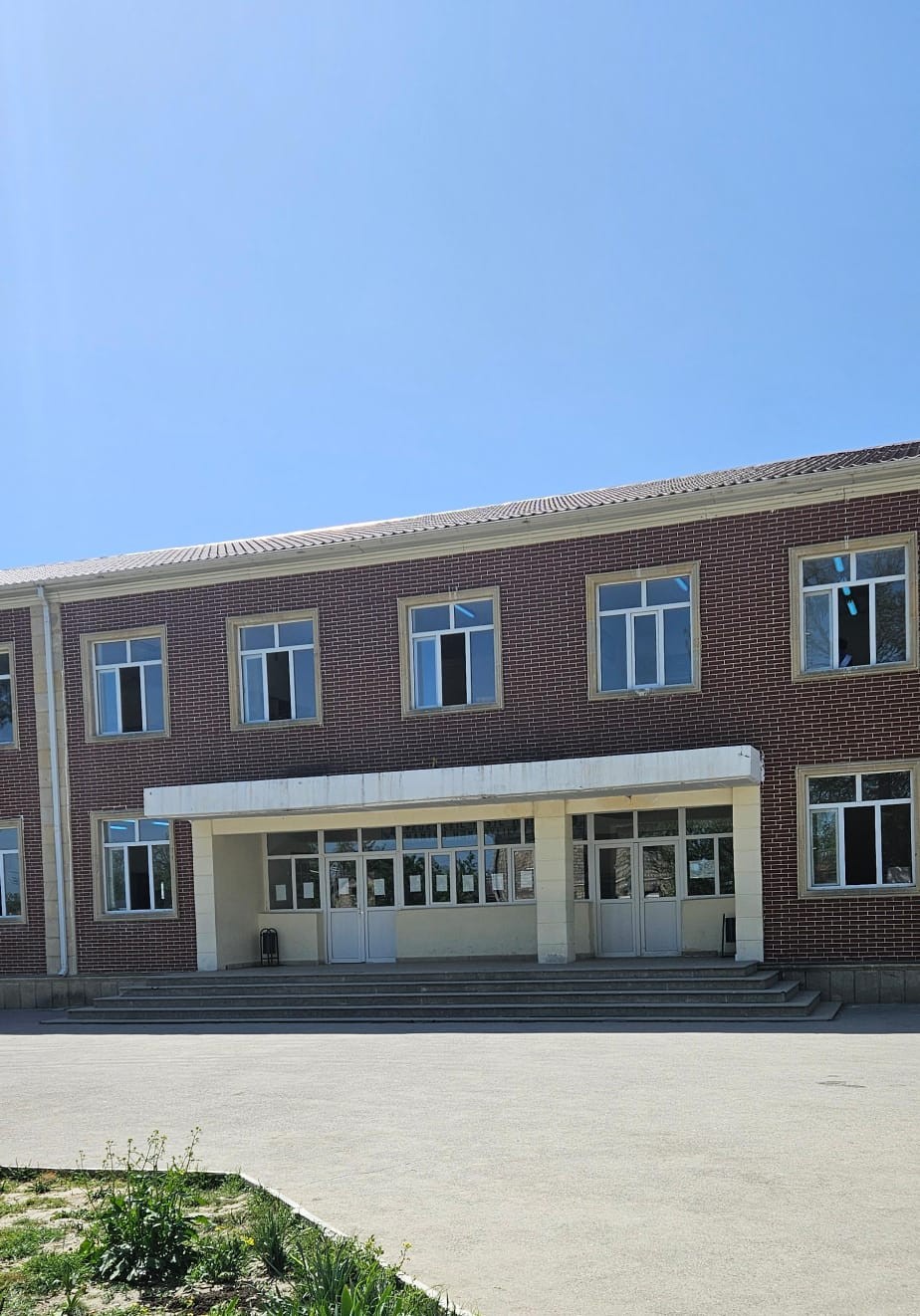 Quba rayonu Qaraçay qəsəbə tam orta məktəb