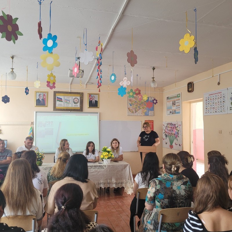 "Məktəblərin valideynlər qarşısında illik hesabatı" layihəsi davam edir.