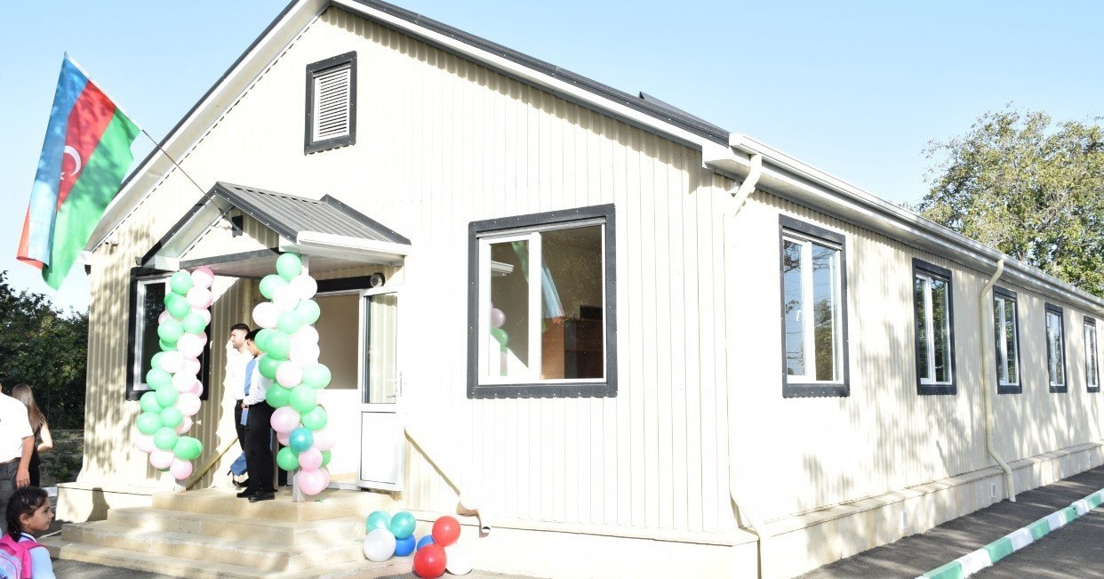 Xaçmaz rayonu Mollabürhanlı kənd ümumi orta məktəbinin yeni modul tipli binası müəllimlərin və şagirdlərin istifadəsinə verilmişdir.