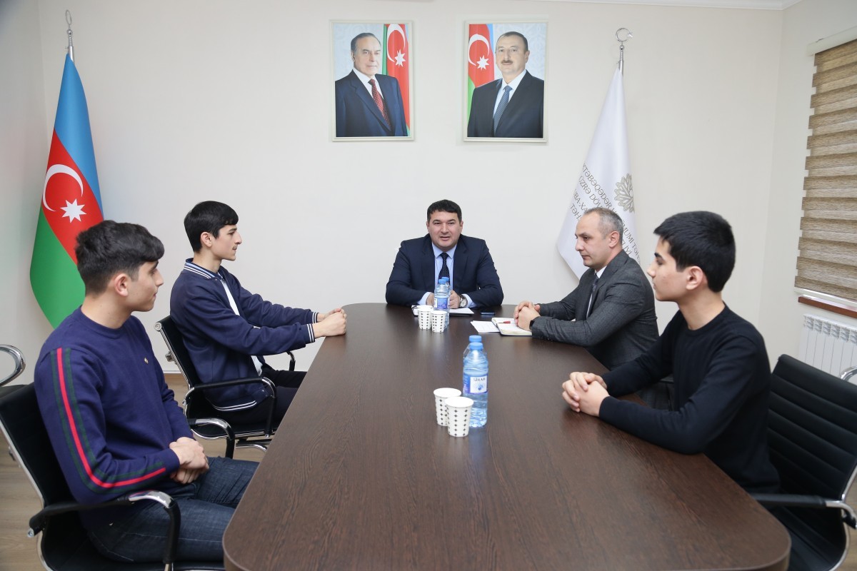 Şagirdlərlə görüş təşkil olunmuşdur.