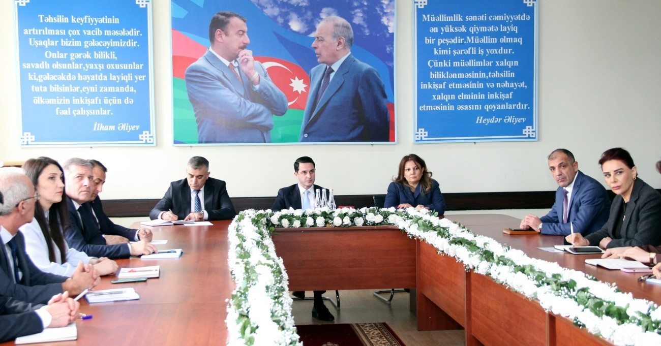 Ümumi təhsil müəssisələrinin rəhbərləri ilə görüş keçirilib.