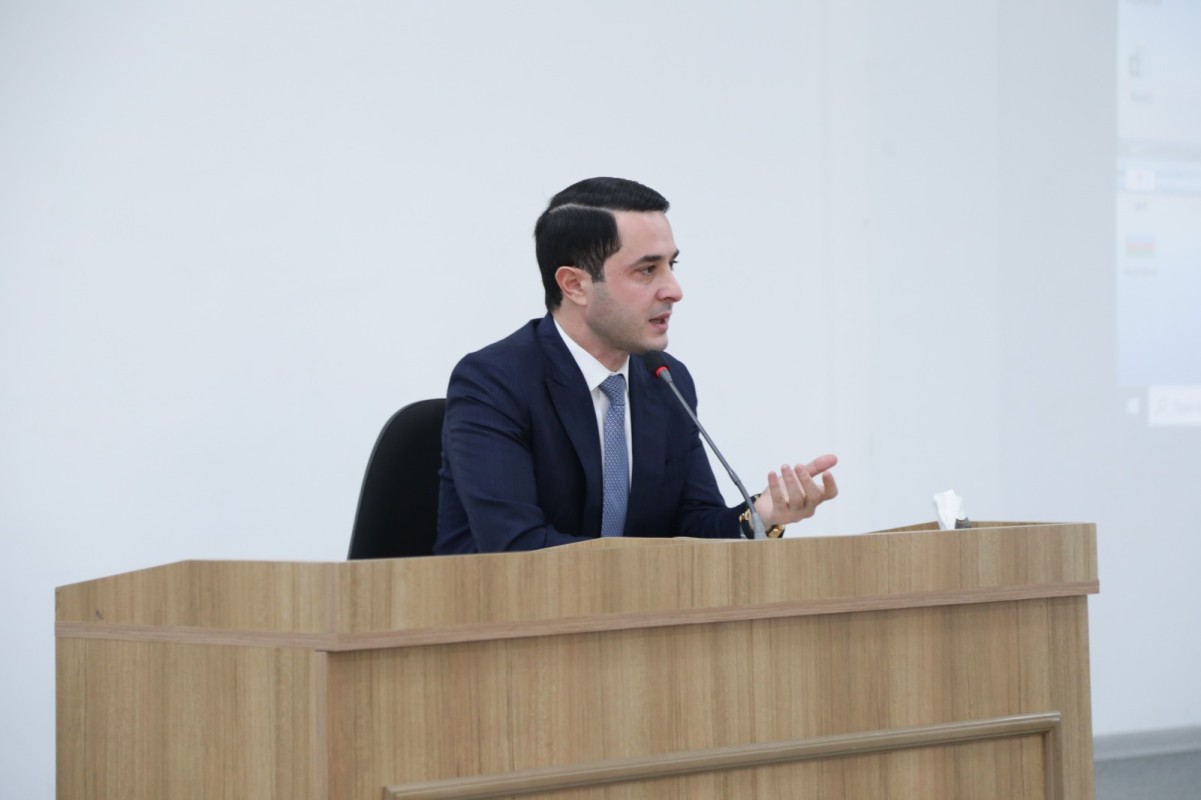 Təhsil müəssisələrinin rəhbərləri ilə görüş keçirildi