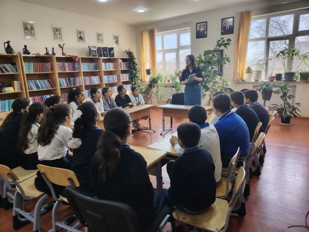 Azərbaycan dili və ədəbiyyatı fənn aylığı keçirilir.