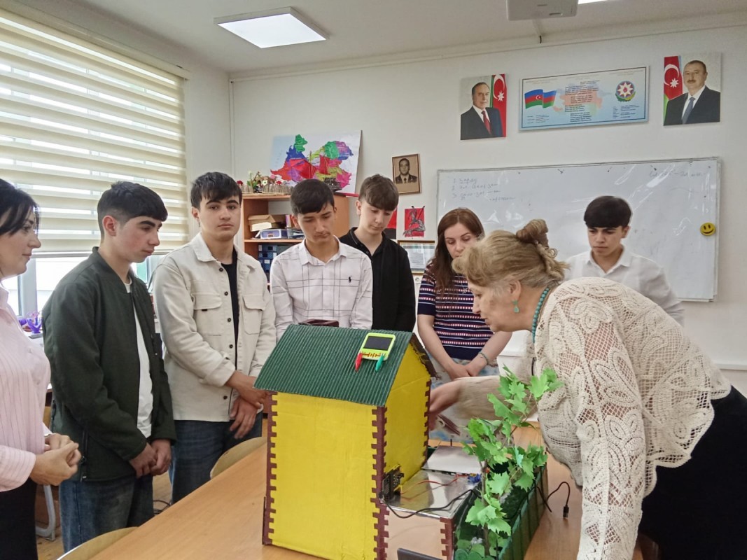 Peşə təmayüllü sinif şagirdlərinin iştirakı ilə birgə dərs keçirilib.